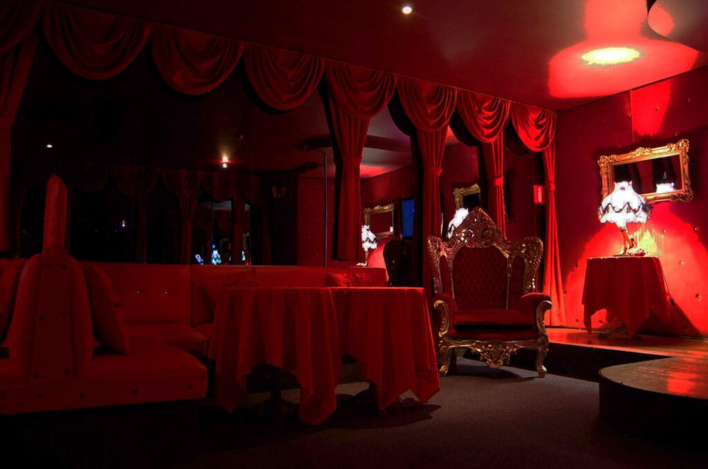 DORSIA-STRIPCLUB-BELGIUM-VIP-ROOM (1)