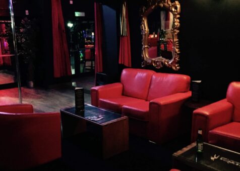 FOXIES-Lap-Dancing-Club-Wiltshire-England (1)