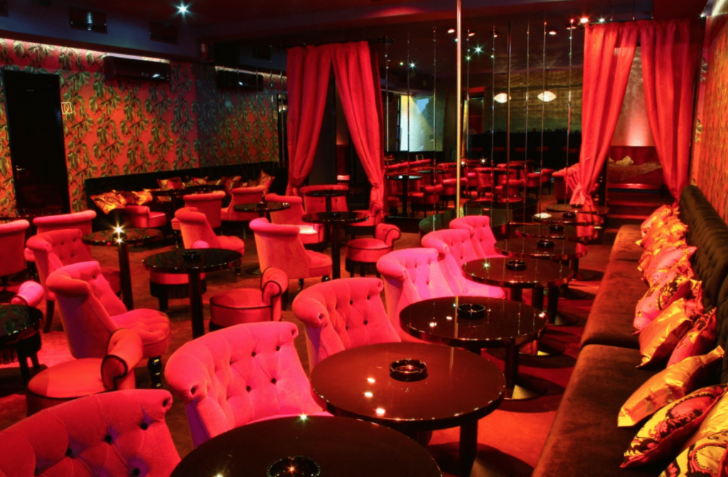 P1-Night-Strip-Club-Budapest-Hungary (1)
