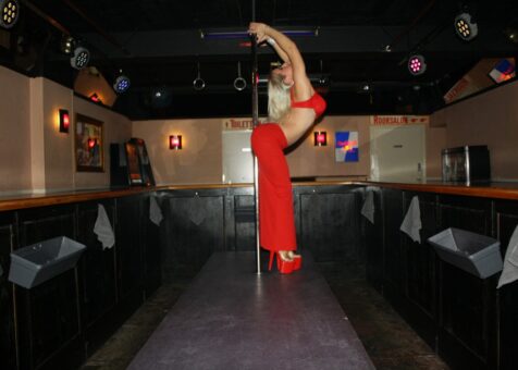 DE-NACHT-TILBURG-Stripclub-Netherlands (1)