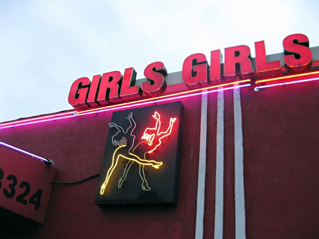 Paper-Moon-strip-club-in-little-Rock-1 (1)