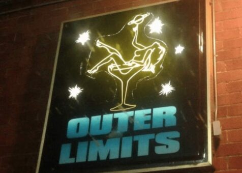 The-Outer-Limits-Pub-Des-Moines-Iowa-1 (1)